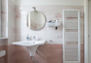 bagno camera albergo